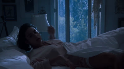 Proposta indecente.Lyne.1993.John Gage, un affascinante e cinico miliardario, offre un milione di dollari a Diana e David Murphy, una coppia di innamorati con problemi economici, per trascorrere una notte con la donna.